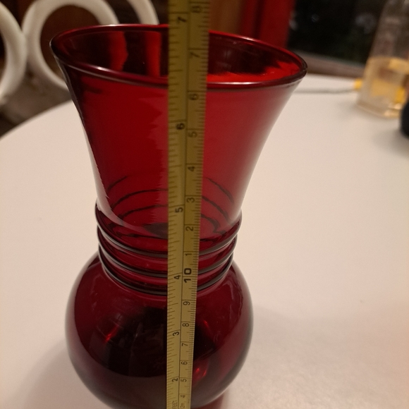 ANCHOR HOCKING Ruby Red Glass Vase. Made in U.S.A. - Picture 3 of 7